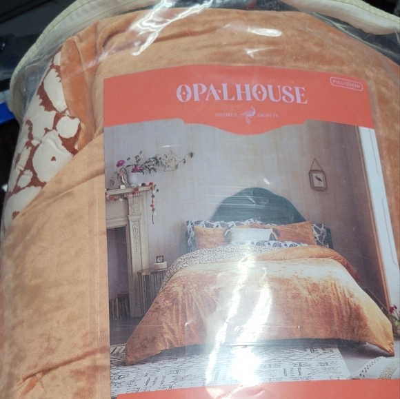 Opalhouse Bedding Opalhouse Fullqueen Rust Reversible Velvet Leopard Comforter Set Poshmark